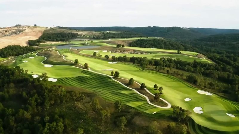 2-san-golf-18-lo-dang-cap-tai-vinhomes-green-paradise-can-gio 1-0